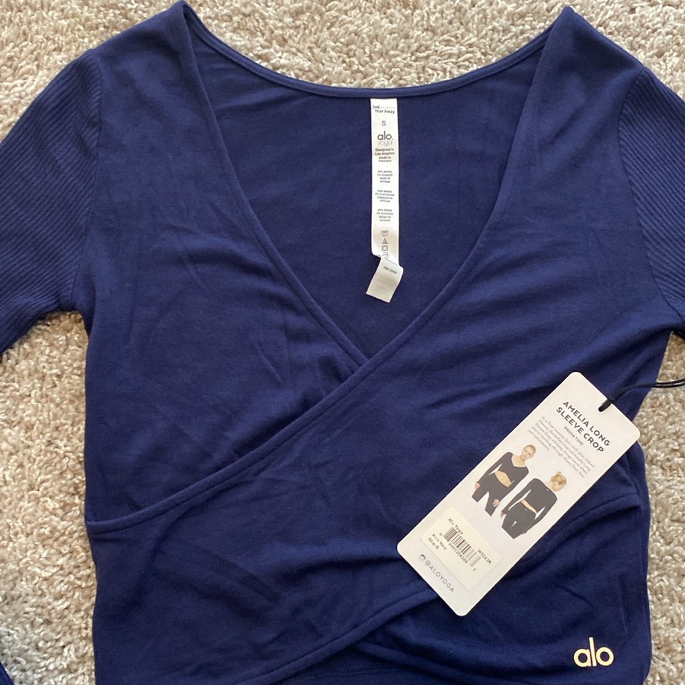 Alo Yoga Amelia Long Sleeve Crop Top. BNWT - Picture 11 of 12